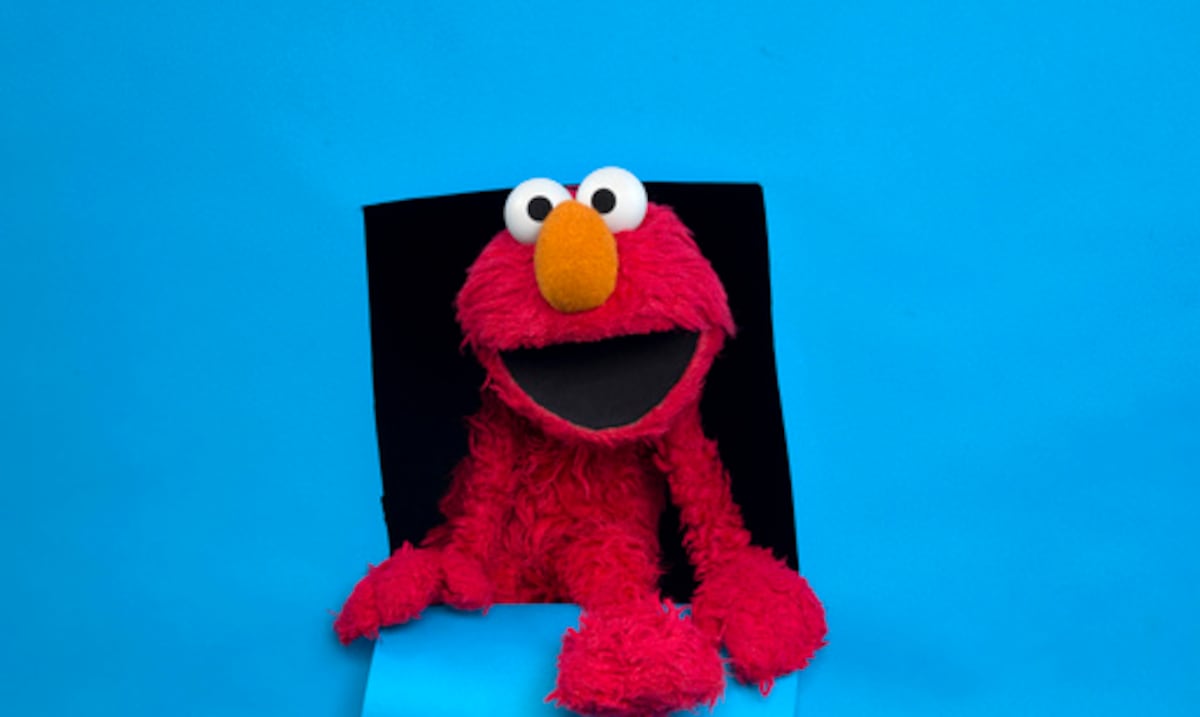 La cuenta de Elmo en X fue hackeada y publicó mensajes racistas