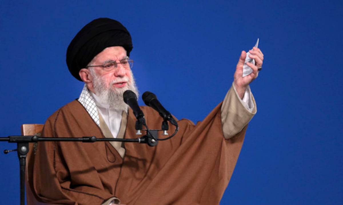 Cosas que debe saber sobre el líder supremo de Irán mientras enfrenta su mayor prueba