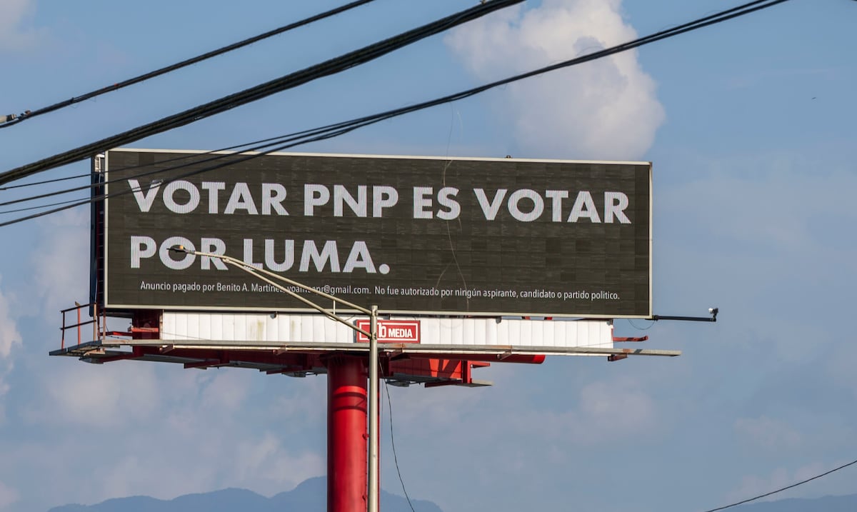 Oficina del Contralor Electoral multa a bMedia por anuncios en “billboards” pagados por Bad Bunny