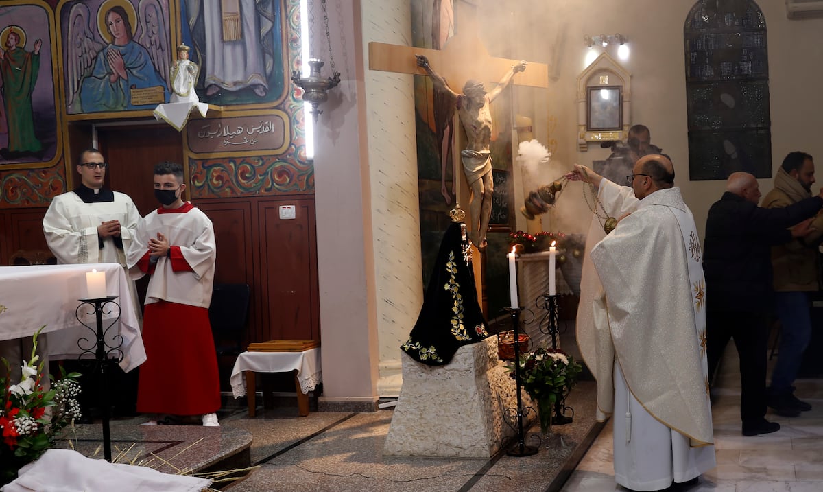 El cardenal Pierbattista Pizzaballa confirma que ataque a parroquia de la Franja de Gaza causó 2 muertes