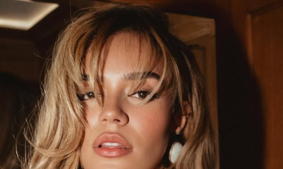 “Como un cuento de hadas”: Así lució Karol G en el desfile de Schiaparelli en París