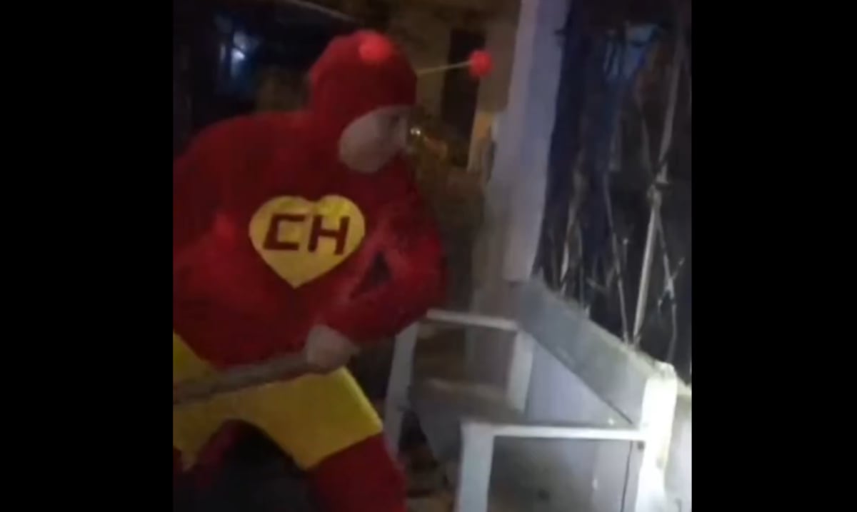 ¡No contaban con su astucia! Policía disfrazado de “Chapulín Colorado” atrapa a banda de narcos en Perú
