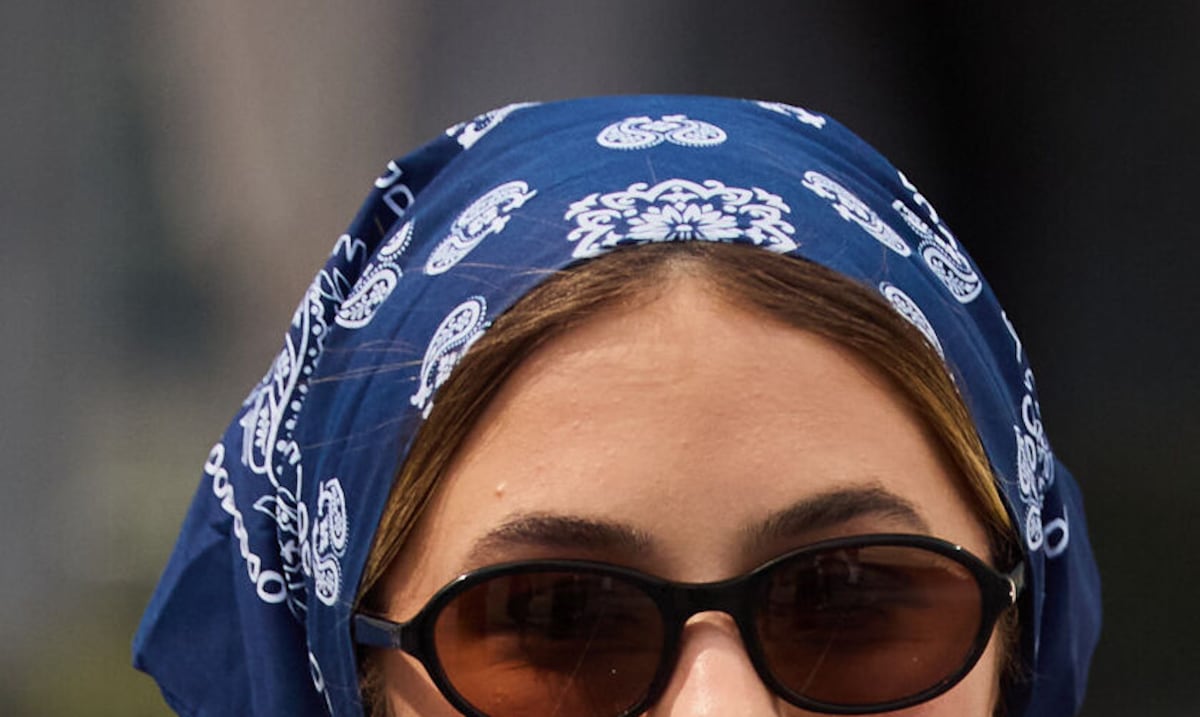 Pañuelo en la cabeza: una tendencia que siempre vuelve