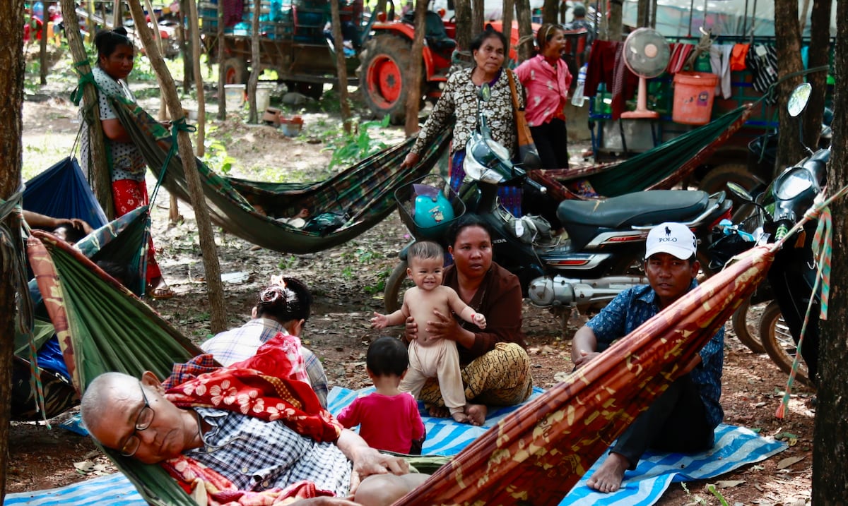 Miles huyen de sus hogares tras el enfrentamiento entre Tailandia y Camboya