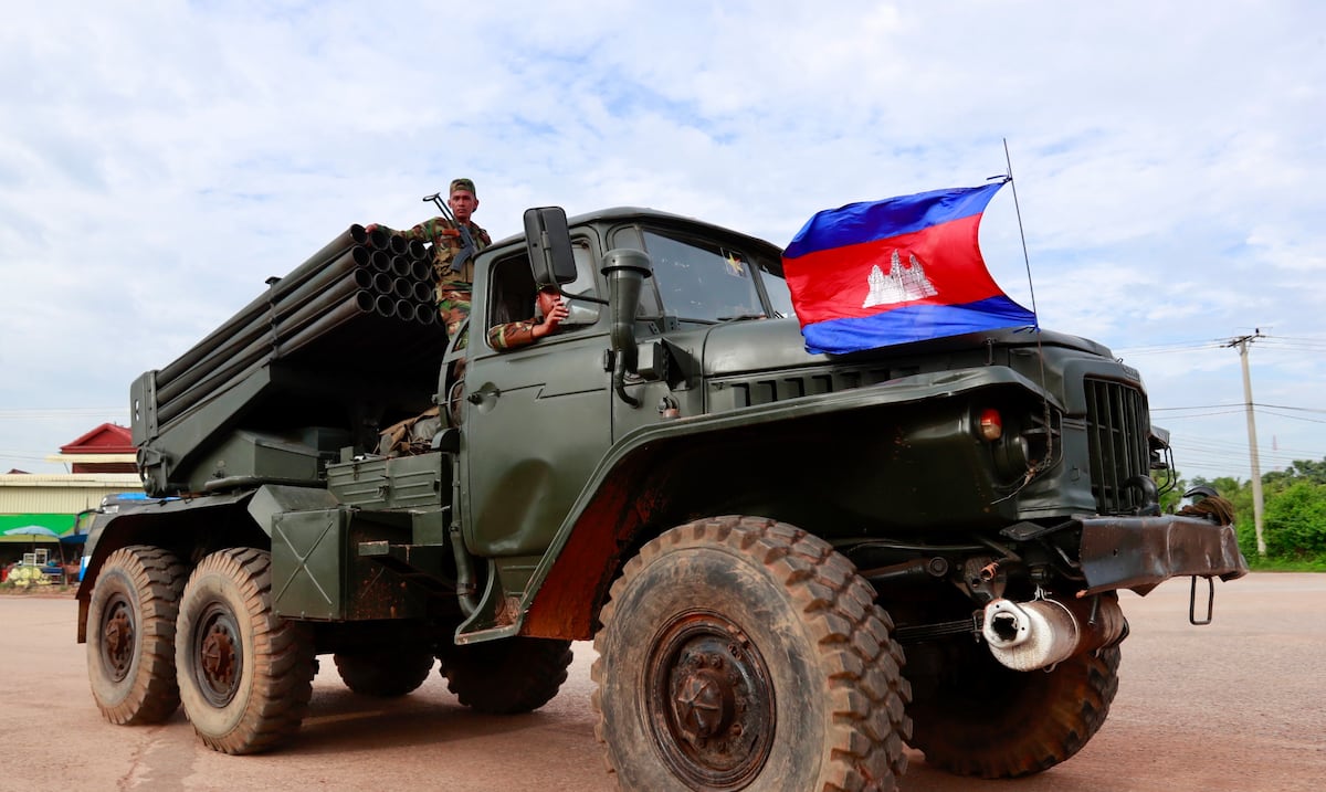 Tailandia y Camboya intercambian nuevos ataques y acusaciones mientras aliados piden alto el fuego