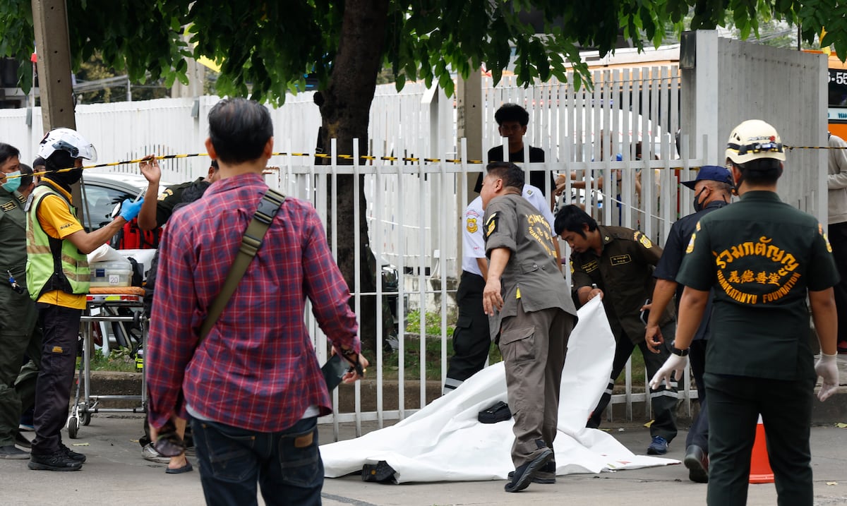 Tirador mata a cinco personas en un popular mercado de Bangkok