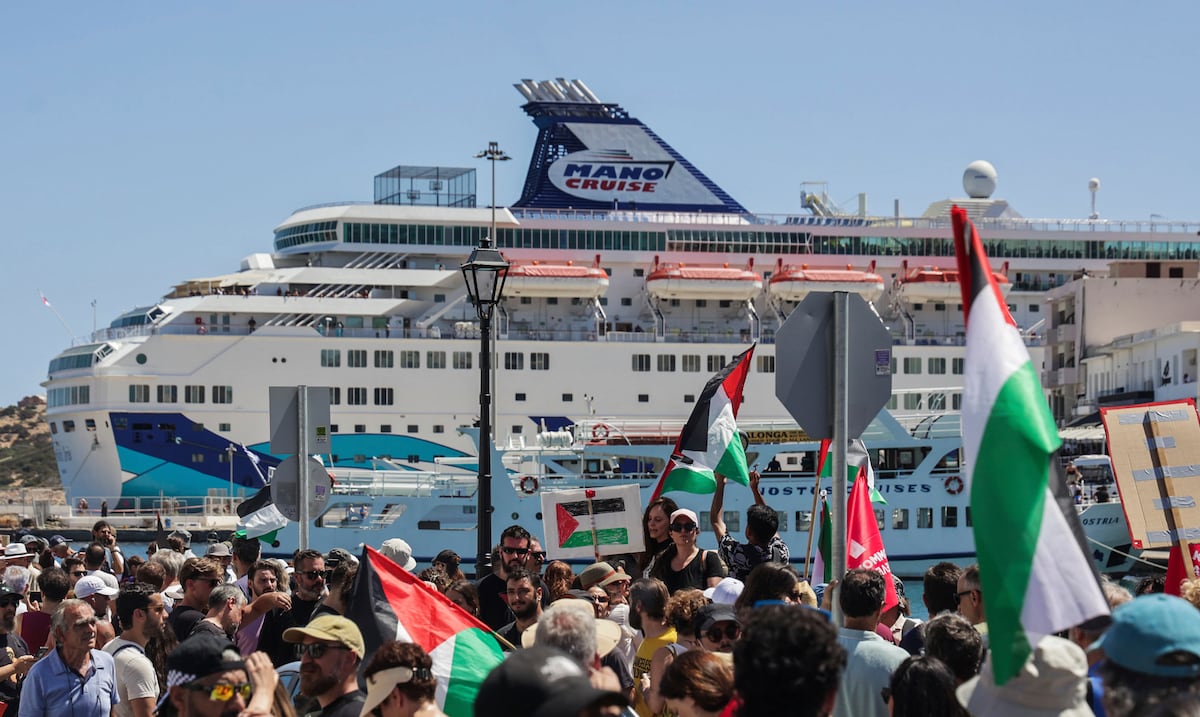 Manifestantes contra la guerra protestan por llegada de crucero israelí a Creta