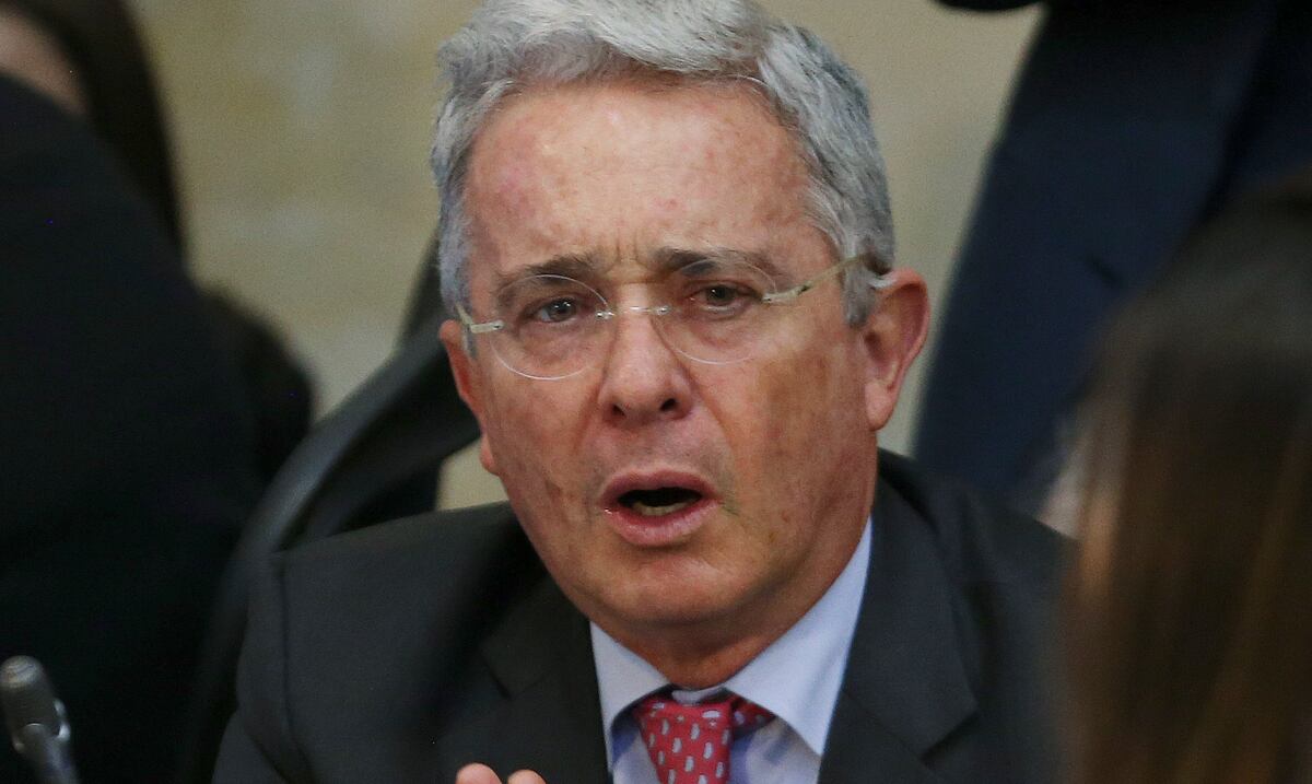 La Corte Suprema de Colombia ordena la detención domiciliaria del expresidente Álvaro Uribe