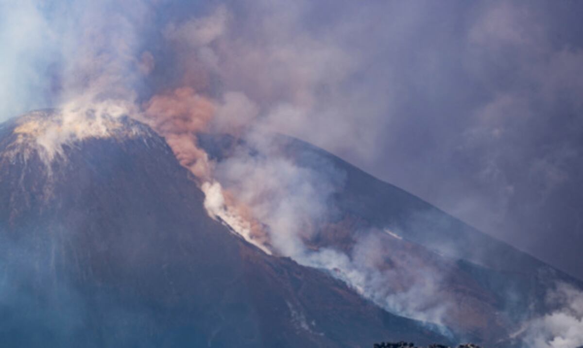 Una rara erupción piroclástica: el monte Etna de Italia cautiva al mundo