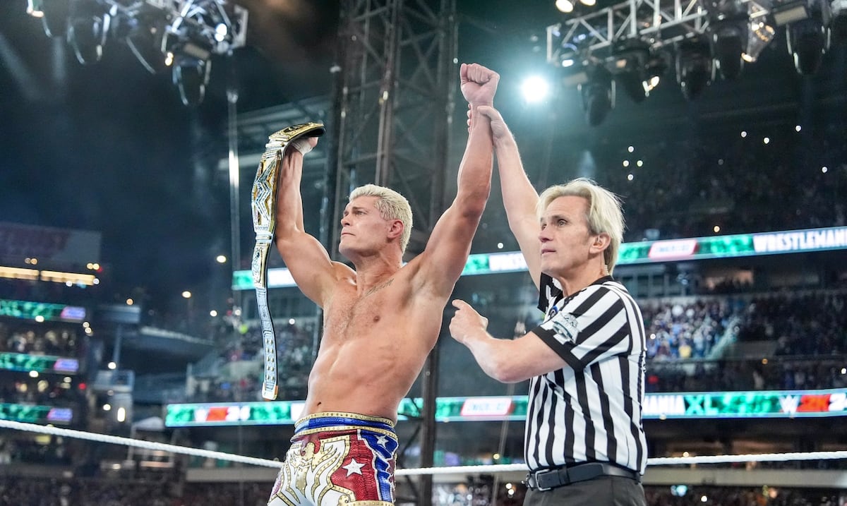 Hospitalizado tras ser mordido por un murciélago: famoso árbitro de la WWE pasa tremendo susto