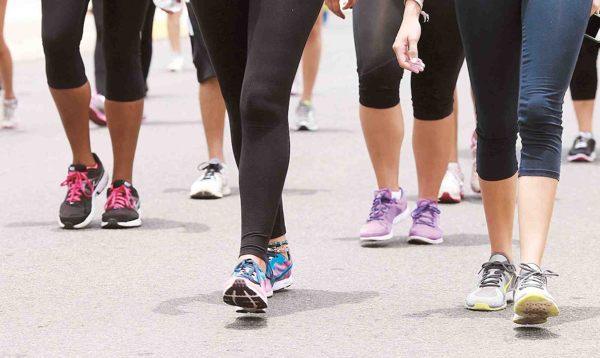 La ciencia lo confirma: caminar rápido por 15 minutos tiene mayores beneficios que una rutina más larga