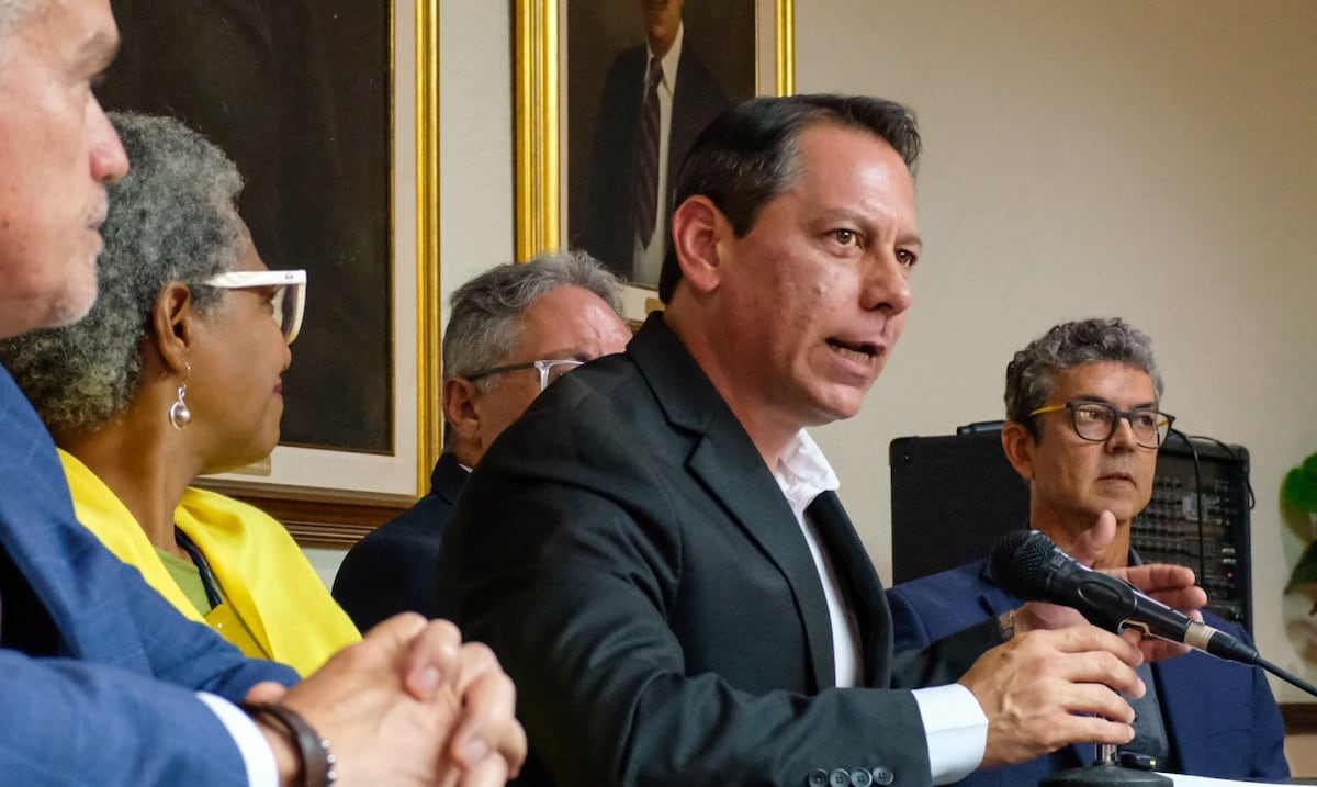 Juan Dalmau promete la salida de LUMA Energy y GeneraPR en seis meses si gana la gobernación