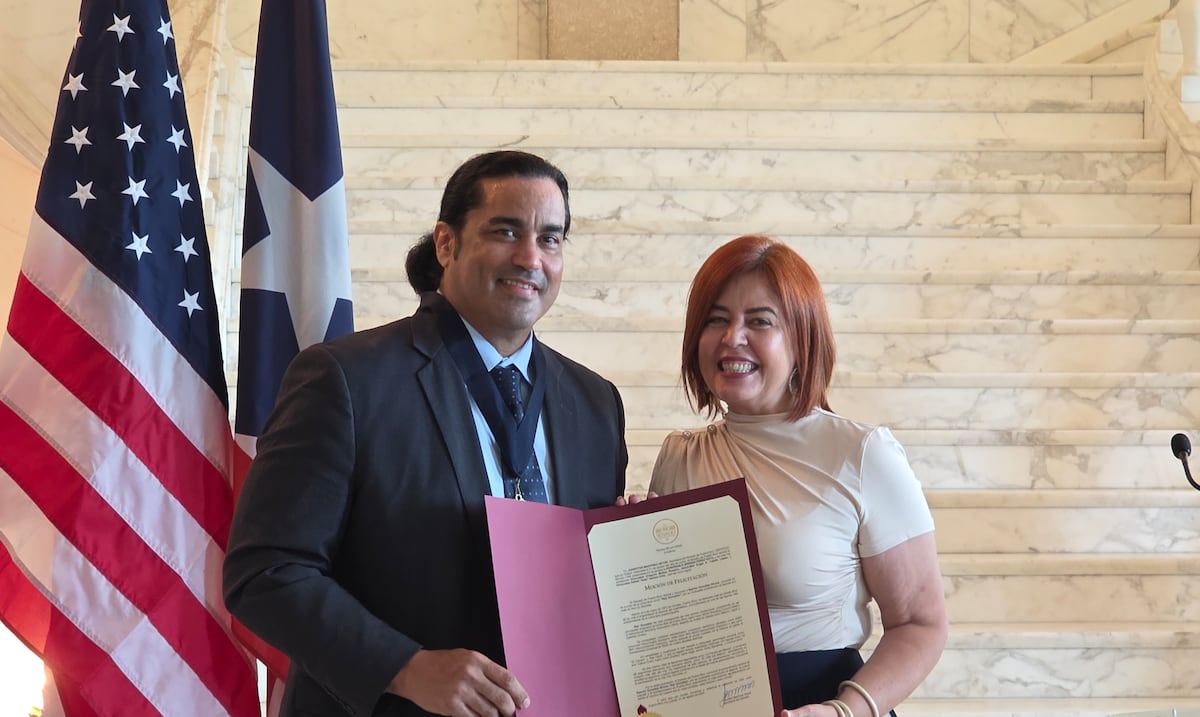 Reconocen el legado del luchador Mr. “Rayting” Ray González