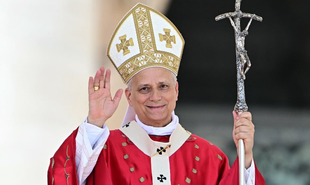 El papa León XIV saluda a sacerdotes y seminaristas de Puerto Rico durante audiencia en El Vaticano