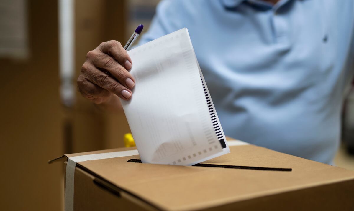 En la calle las papeletas de voto adelantado por correo para las primarias, pero hay preocupación por cómo correrá el evento