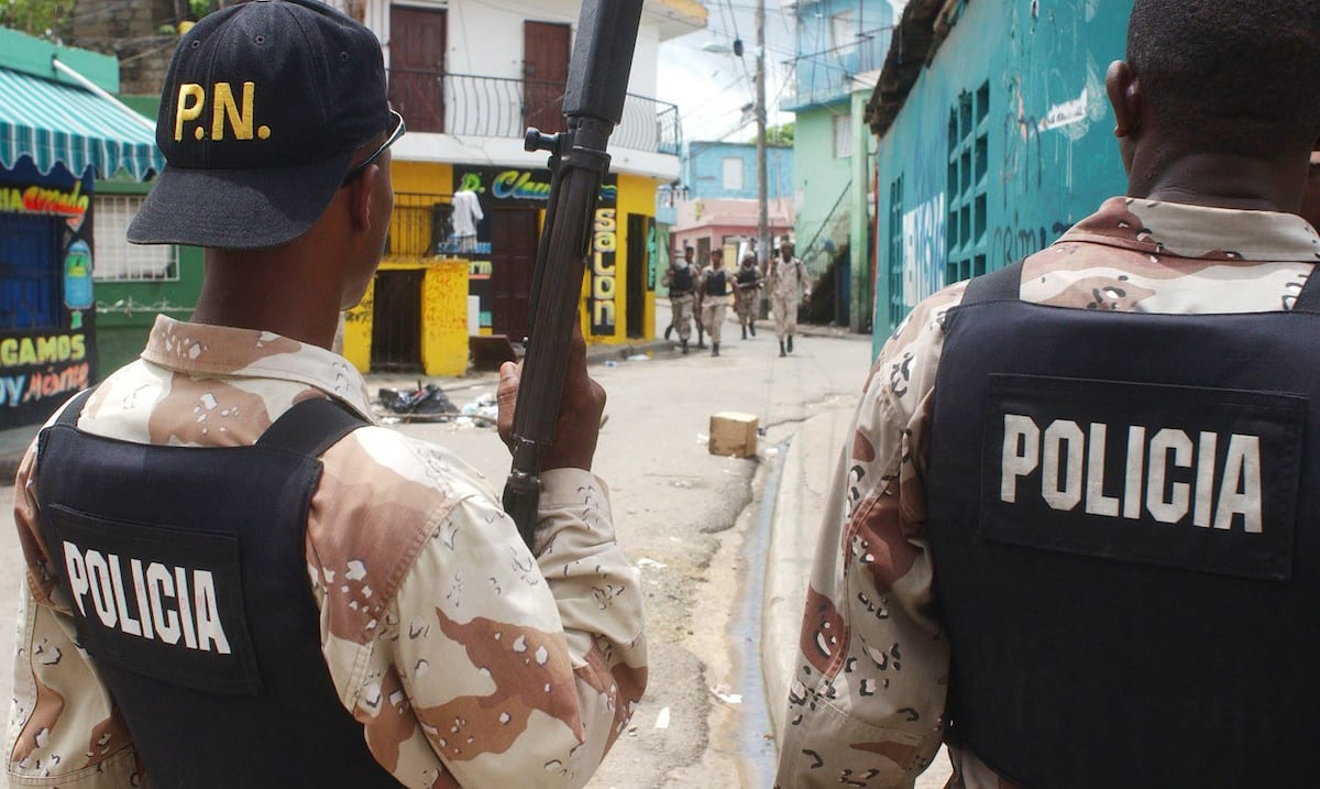 Envían a la cárcel a exfiscal dominicano y a 8 personas más por ayudar a borrar antecedentes penales