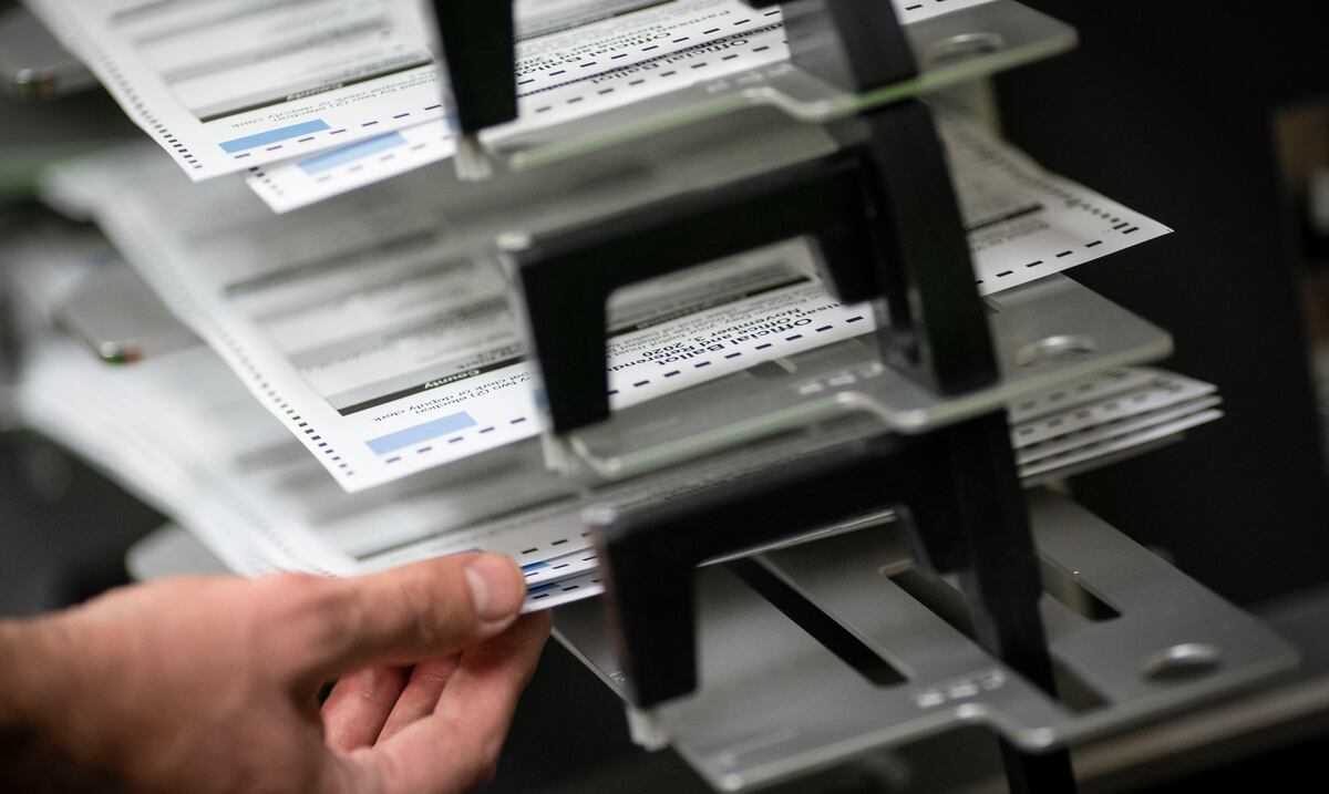 Sin reglamento la CEE para el voto ausente y adelantado