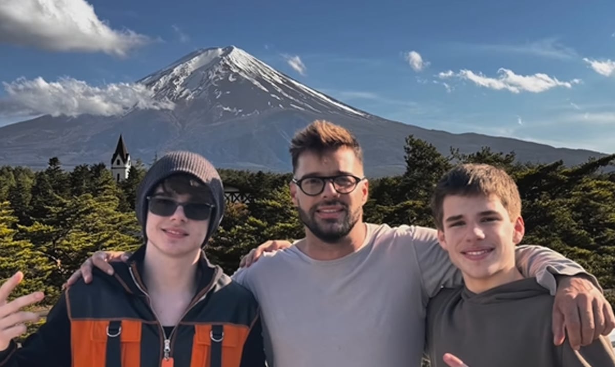 Valentino, hijo de Ricky Martin, sorprende con nuevo “look” similar al de su padre