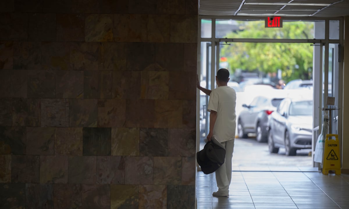El fin de una era: reina el llanto entre empleados y pacientes del Hospital El Maestro