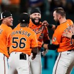 A un out de irse sin hit contra Yamamoto, Emmanuel Rivera y los Orioles vencen a los Dodgers en la novenaDeporte