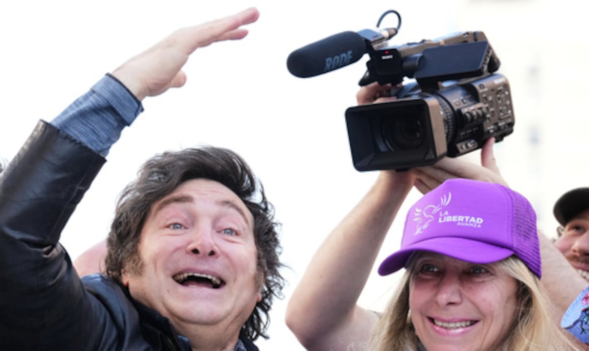 Audios secretos y acusaciones de espionaje: presidente de Argentina en escándalo de sobornos