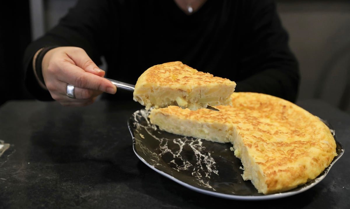 ¡Con 17,000 huevos! Un pueblo español repite el récord de la tortilla más grande del mundo