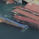 Más de 60 contenedores caen de un barco en puerto de Los Ángeles