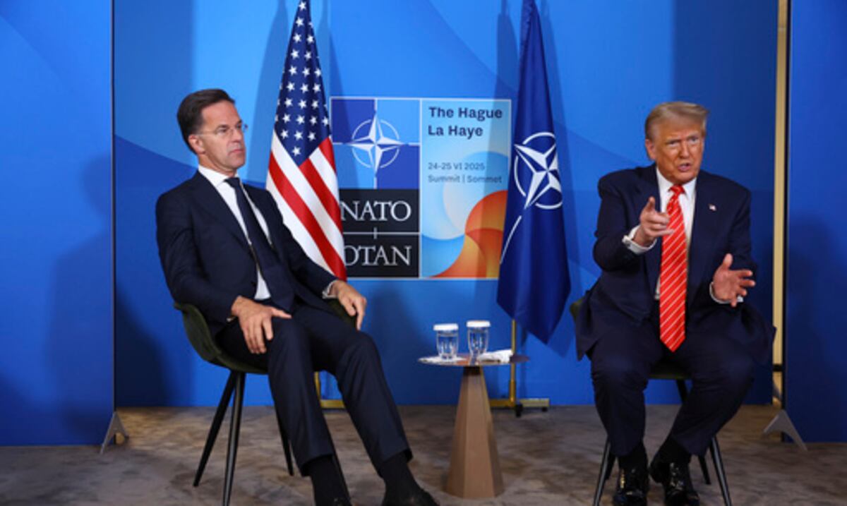 OTAN se remonta a la Guerra Fría al reunirse para aumentar el gasto en defensa