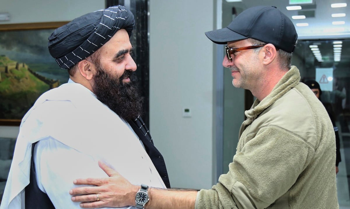 El Talibán asegura que discutió la normalización de relaciones con enviados de Estados Unidos