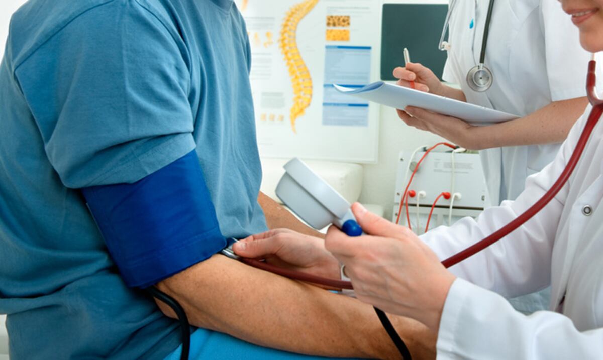 ¿Presión alta a los 50? Más riesgo de sufrir demencia en el futuro