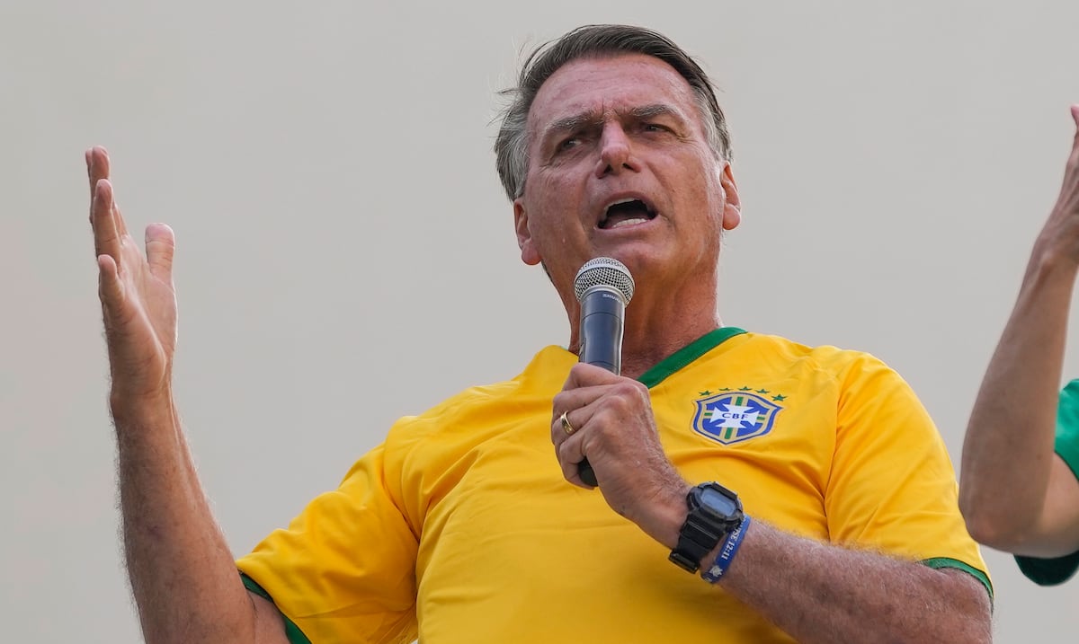 Bolsonaro ingresa al hospital por segunda ocasión desde que fue condenado por intento de golpe