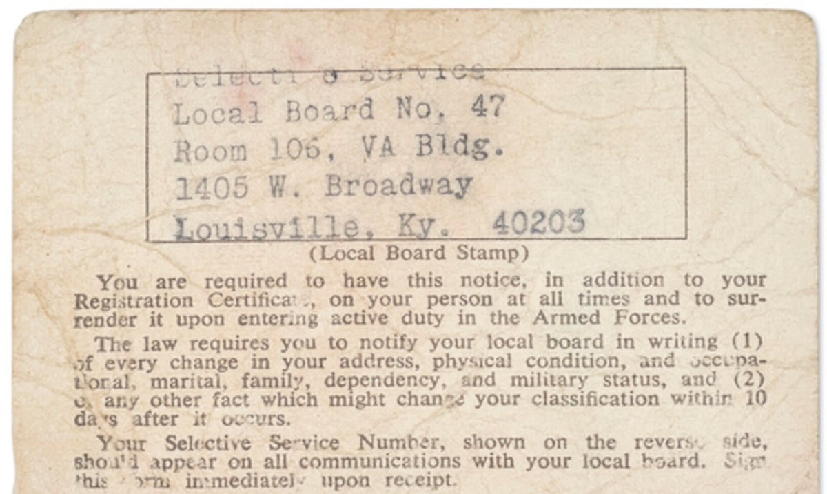 Será subastada la tarjeta de reclutamiento sin firmar de Muhammad Ali