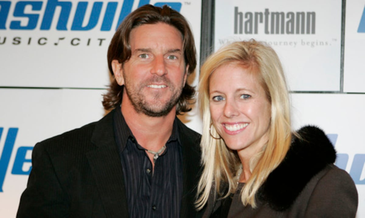 Fallece el compositor Brett James en un accidente aéreo