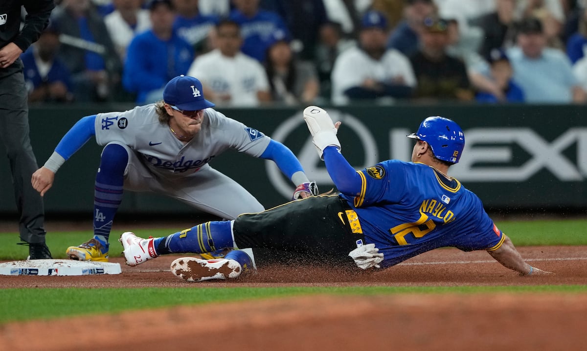 Kike Hernández en modo playoffs: pega doble de dos carreras para la ventaja de los Dodgers en la novena en Seattle
