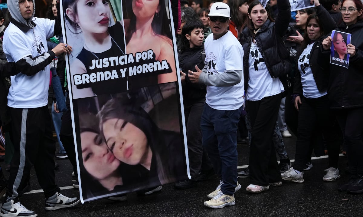 Miles marchan en Argentina para exigir justicia por el crimen de tres mujeres jóvenes