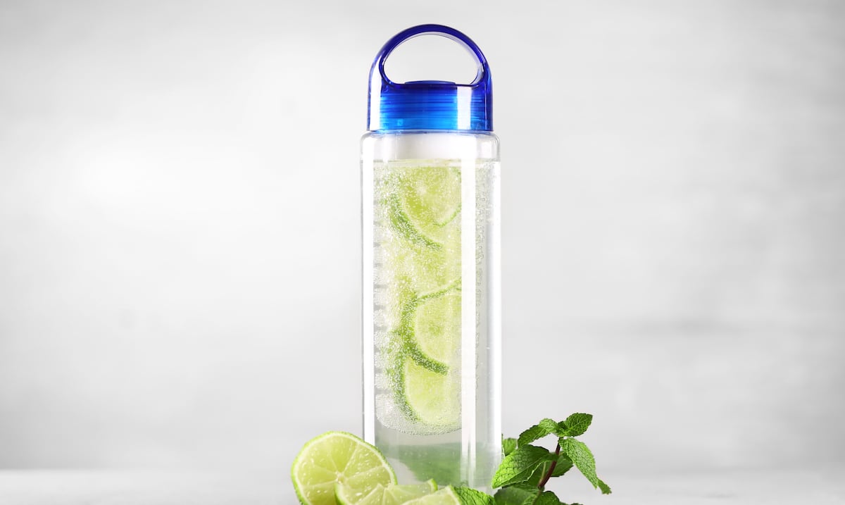 ¿De qué trata la nueva tedencia nutricional “loaded water” y cómo preparar esta bebida rica en potasio?