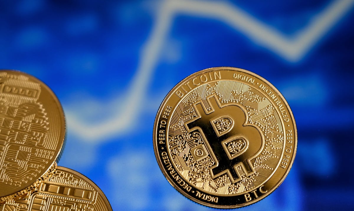 Si compras o vendes criptomonedas, hay que informarlo a Hacienda