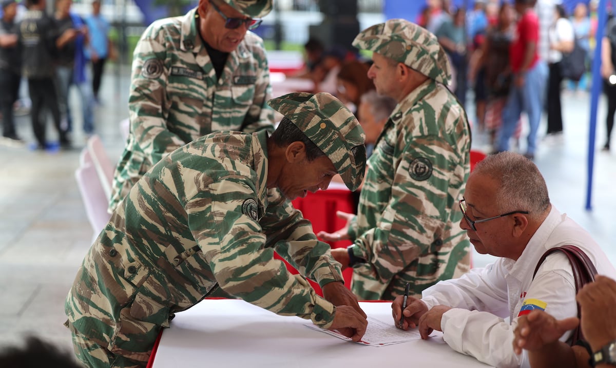 Nicolás Maduro dice que más de ocho millones de personas se han alistado para defender a Venezuela