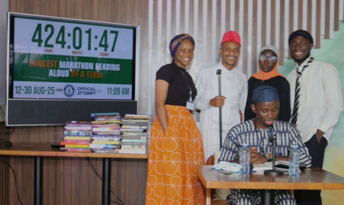 Grupo nigeriano intenta un maratón de lectura de 431 horas para establecer un récord mundial Guinness