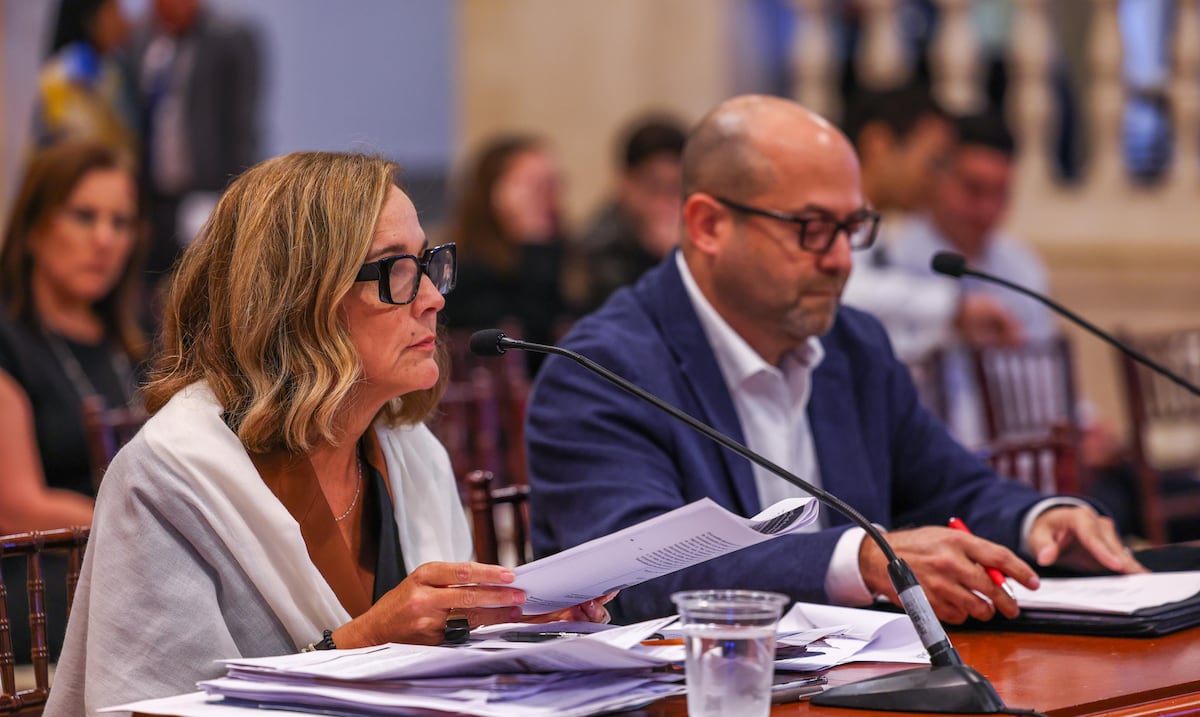 Candente debate por los cargos adicionales al pagar con tarjetas de crédito