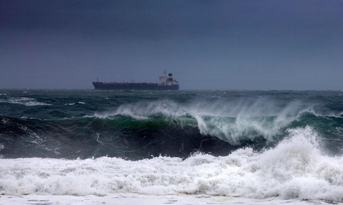 La tormenta tropical Flossie sigue intensificándose en el Pacífico mexicano
