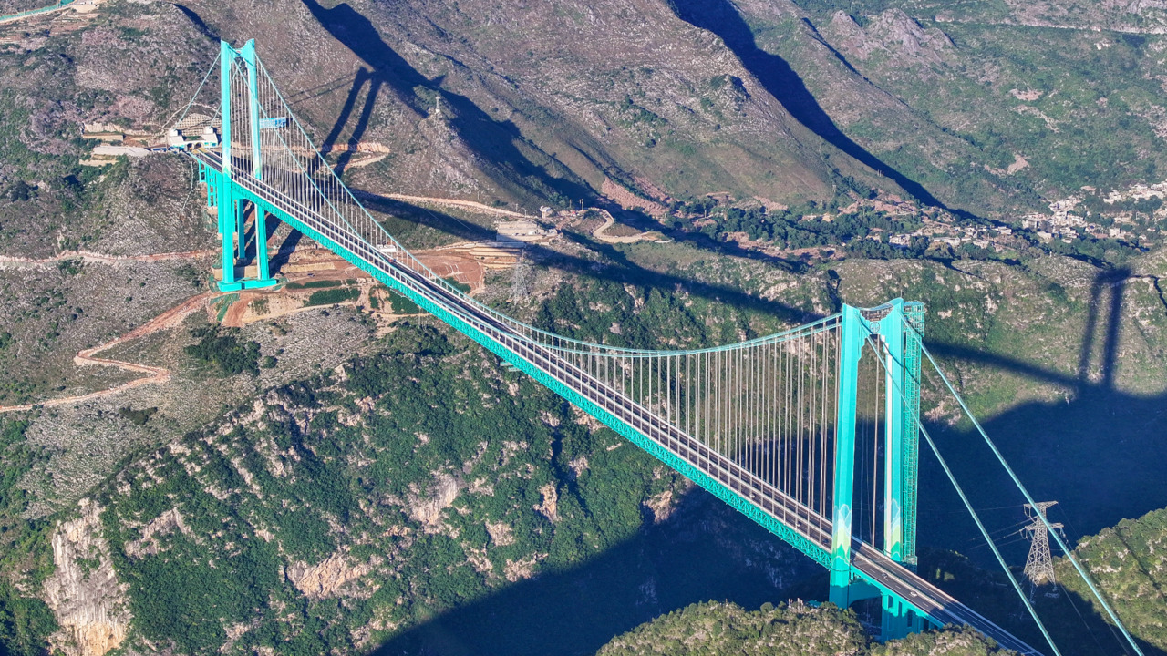 China inaugura el puente más alto del mundo