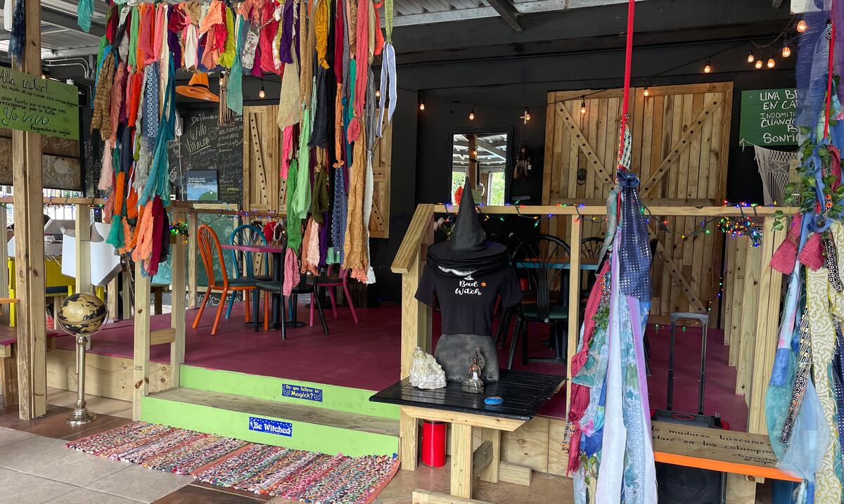 Cautiva el restaurante La Bodega de las Brujas en el área de la Cordillera Central