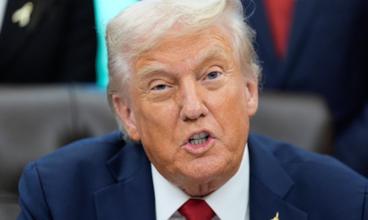 Emiten interdicto provisional contra Donald Trump en la demanda radicada por exmiembros de la Junta Fiscal