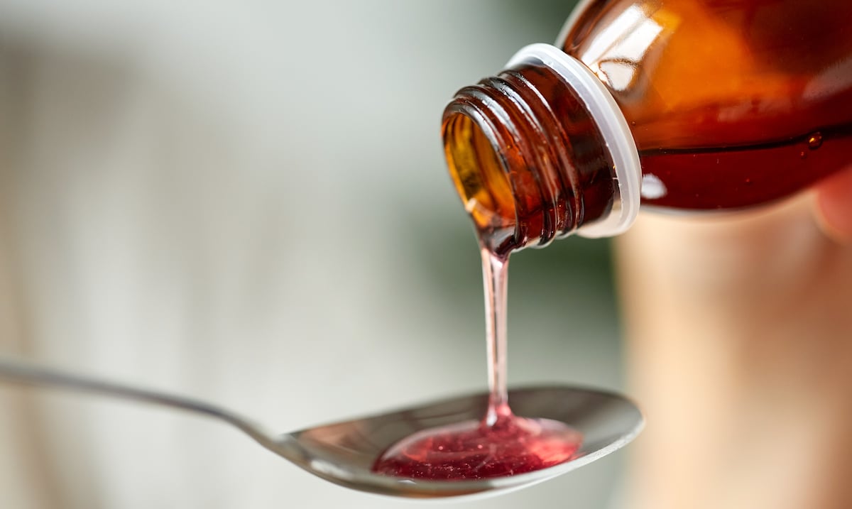 ¿Jarabe mortal? Investigan si medicamento para la tos causó la muerte de nueve niños en India