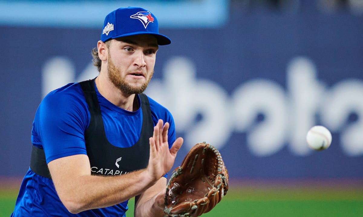 Trey Yesavage denuncia acoso contra su familia tras brillante debut en la postemporada