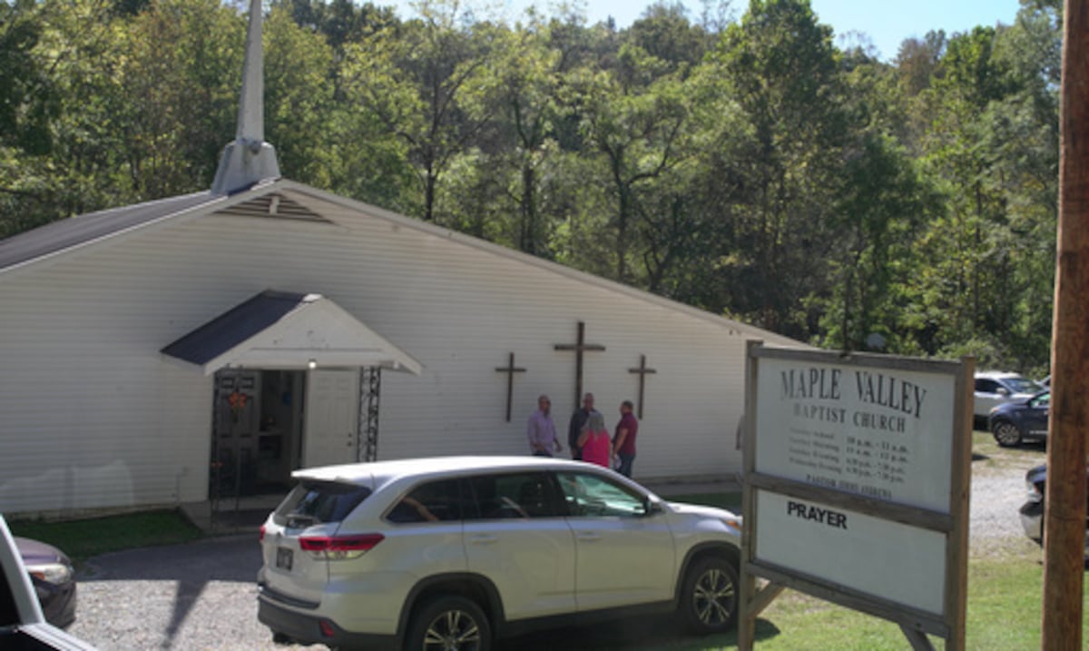 Comunidad cerca del sitio de la explosión mortal en Tennessee recuerda las vidas de los 16 fallecidos