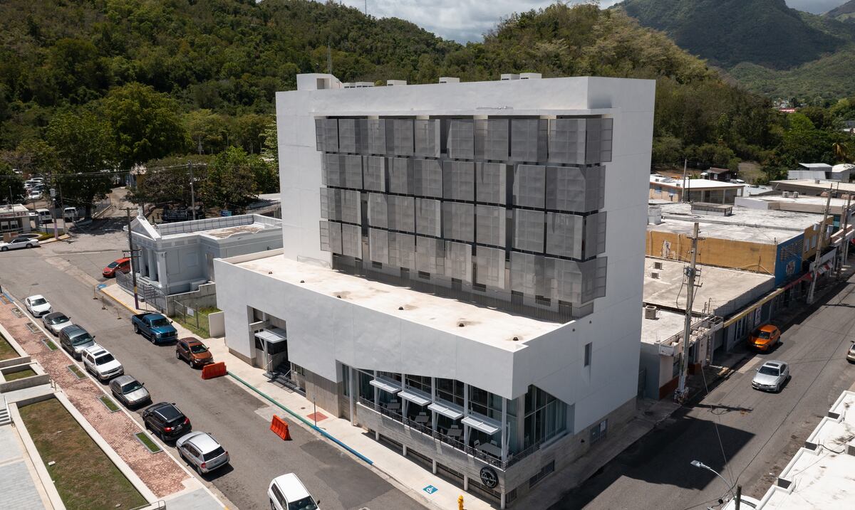 Royal Delonix: abre sus puertas el hotel municipal de Peñuelas