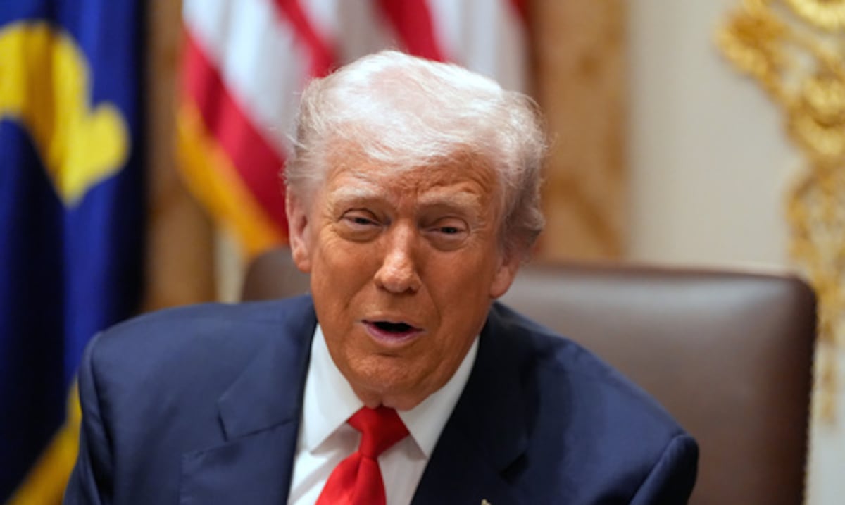 Donald Trump lanza un piropo a una periodista argentina en medio de conferencia de prensa