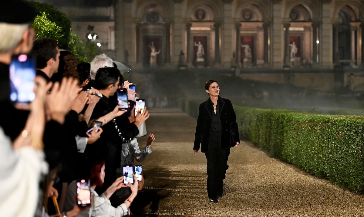 La mujer que transformó la moda femenina de Dior vuelve a Fendi